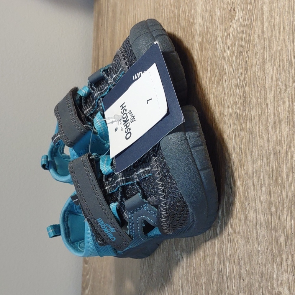 Oshkosh Turquoise Washable Play Shoes Size 7 NWT
